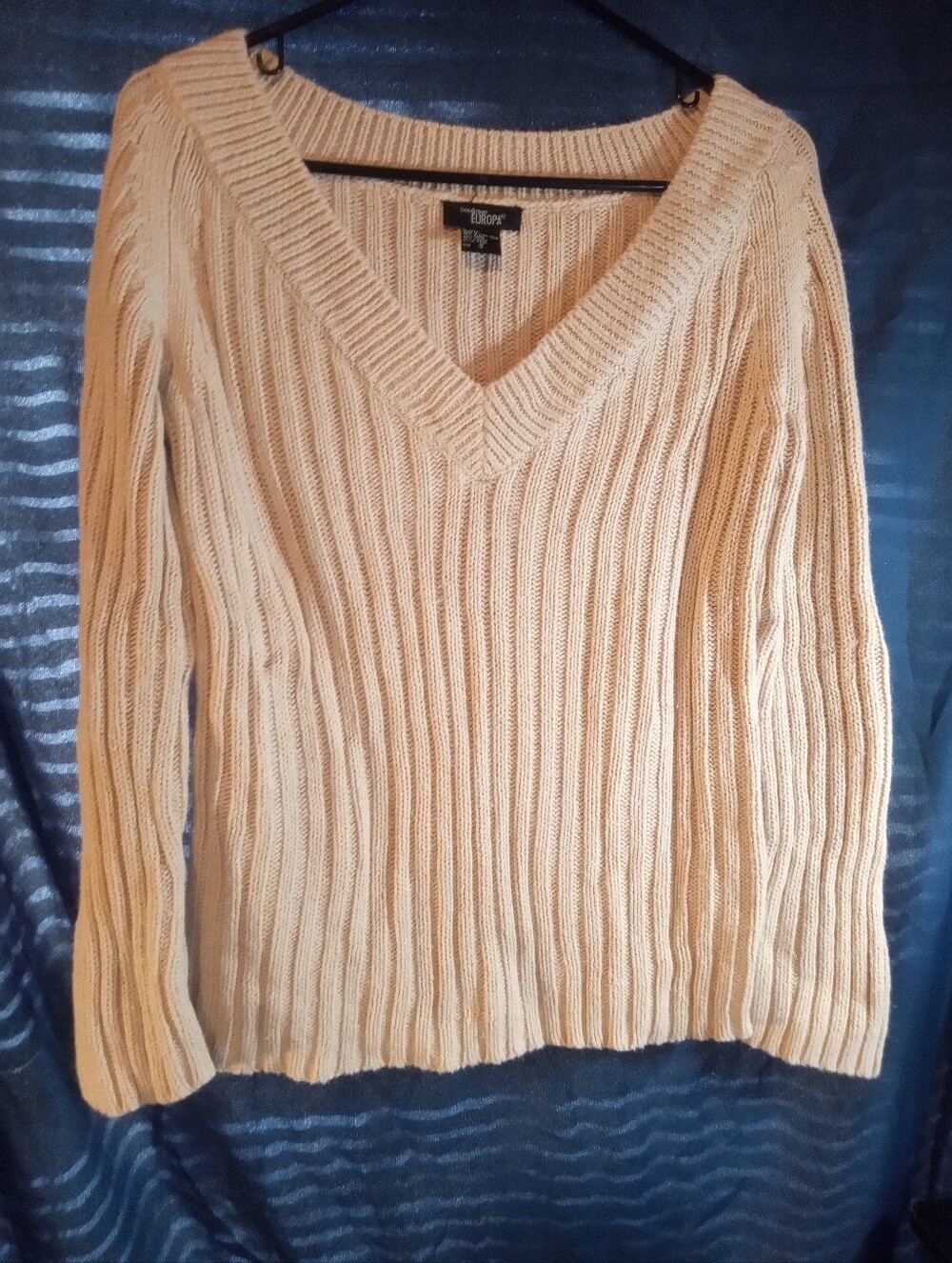 Boutique Europe Women's Cream Ribbed V-Neck Sweater